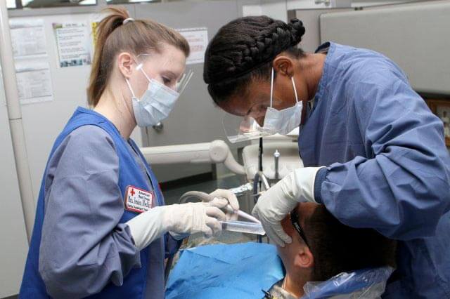Salidas profesionales de Odontología: qué hacer tras graduarse